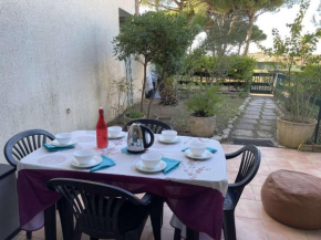 Appartement RDC à Port Camargue - 6 Couchages, Accès Direct Plage, Parking, Jardin - FR-1-250-263